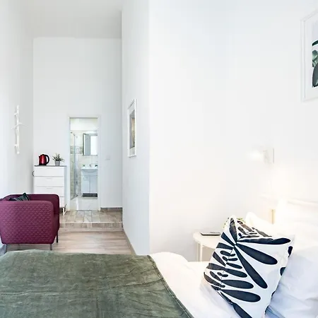 Ultra Friendly بودابست