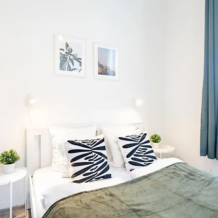 Ultra Friendly * Budapest