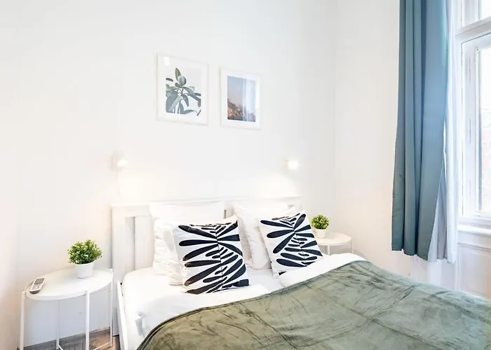 Ultra Friendly * Budapesta