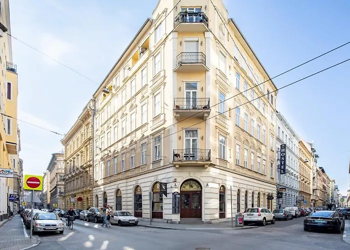 Ultra Friendly Budapesta